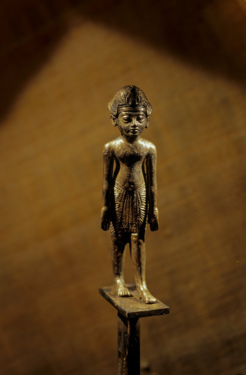 Ezüst bot fáraó figurával, KV 62, 2007 (fotó) alkotó: Kenneth Garrett
