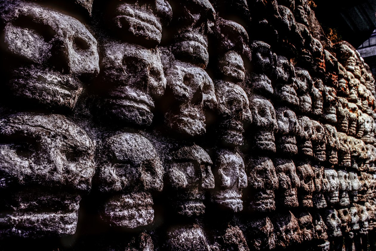 Koponya állvány vagy Tzompantli, azték, Mexikó, Templo Mayor, 2010 (fotó) alkotó: Kenneth Garrett