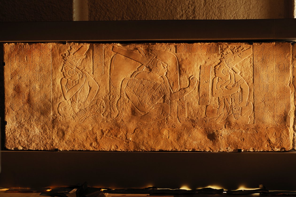 Templom 19 trónpad, Palenque, Mexikó, Akhal Mo Nab faragása, 2005 (fotó) alkotó: Kenneth Garrett
