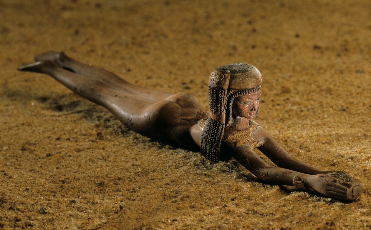 Unguent kanál; III. Amenhotep uralkodása; fa; arany, 2009 (fotó) alkotó: Kenneth Garrett