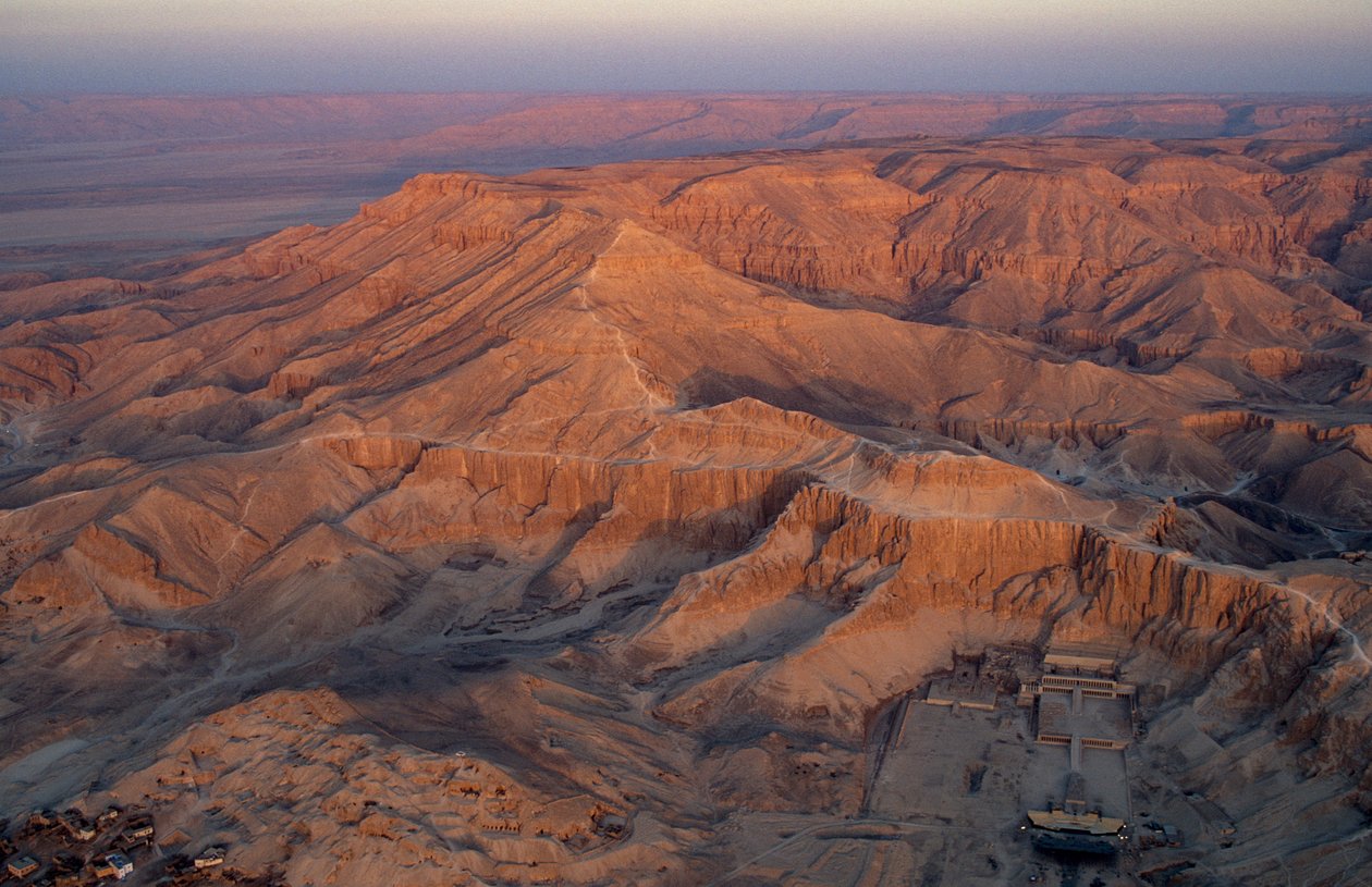 Királyok Völgye; Egyiptom; Qurna; Deir el-Medina, Hatsepszut, Újbirodalom, Újbirodalom alkotó: Kenneth Garrett