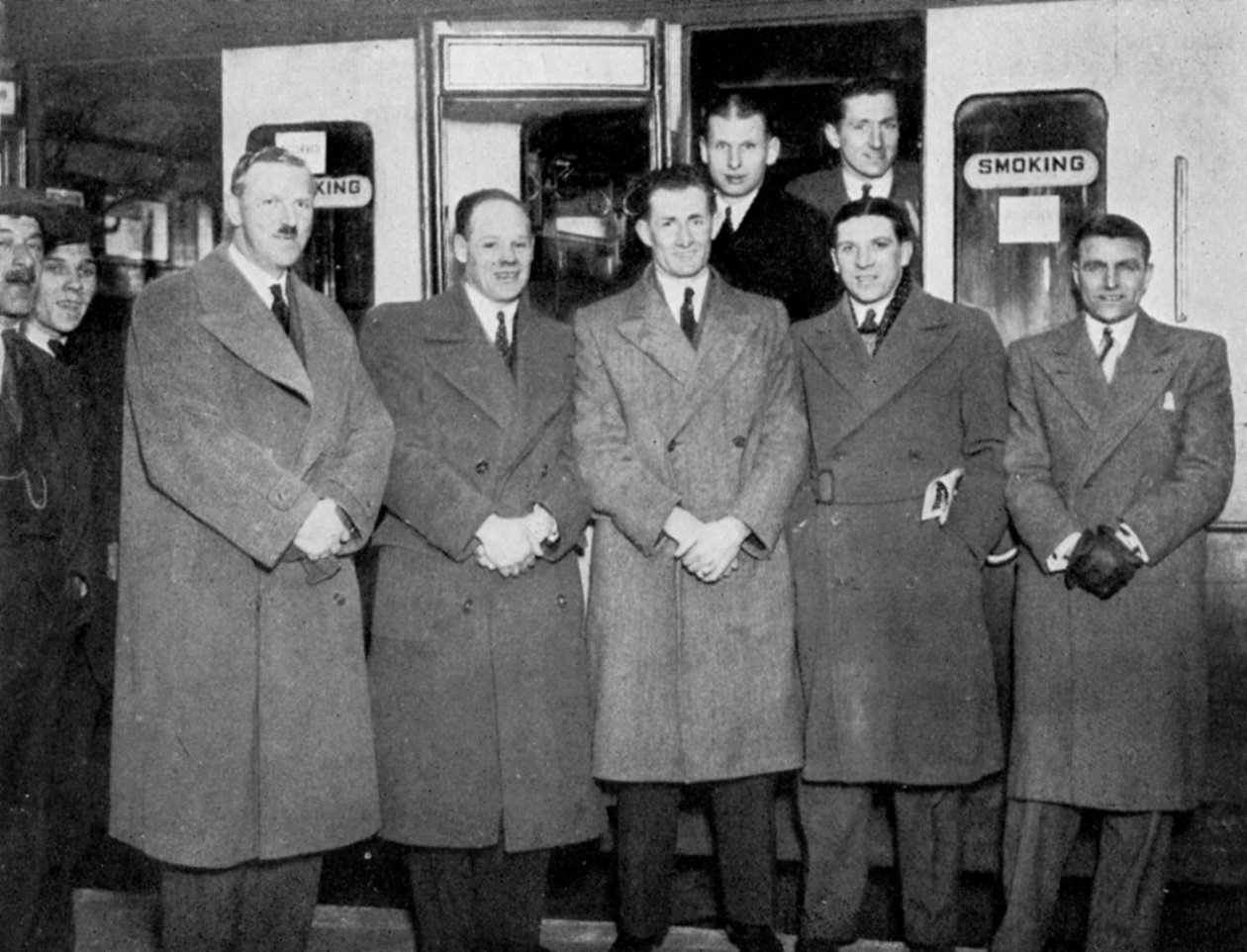 Útban Wolverhamptonba az Anglia–Wales labdarúgó-mérkőzésre, 1936 alkotó: Keystone View Company