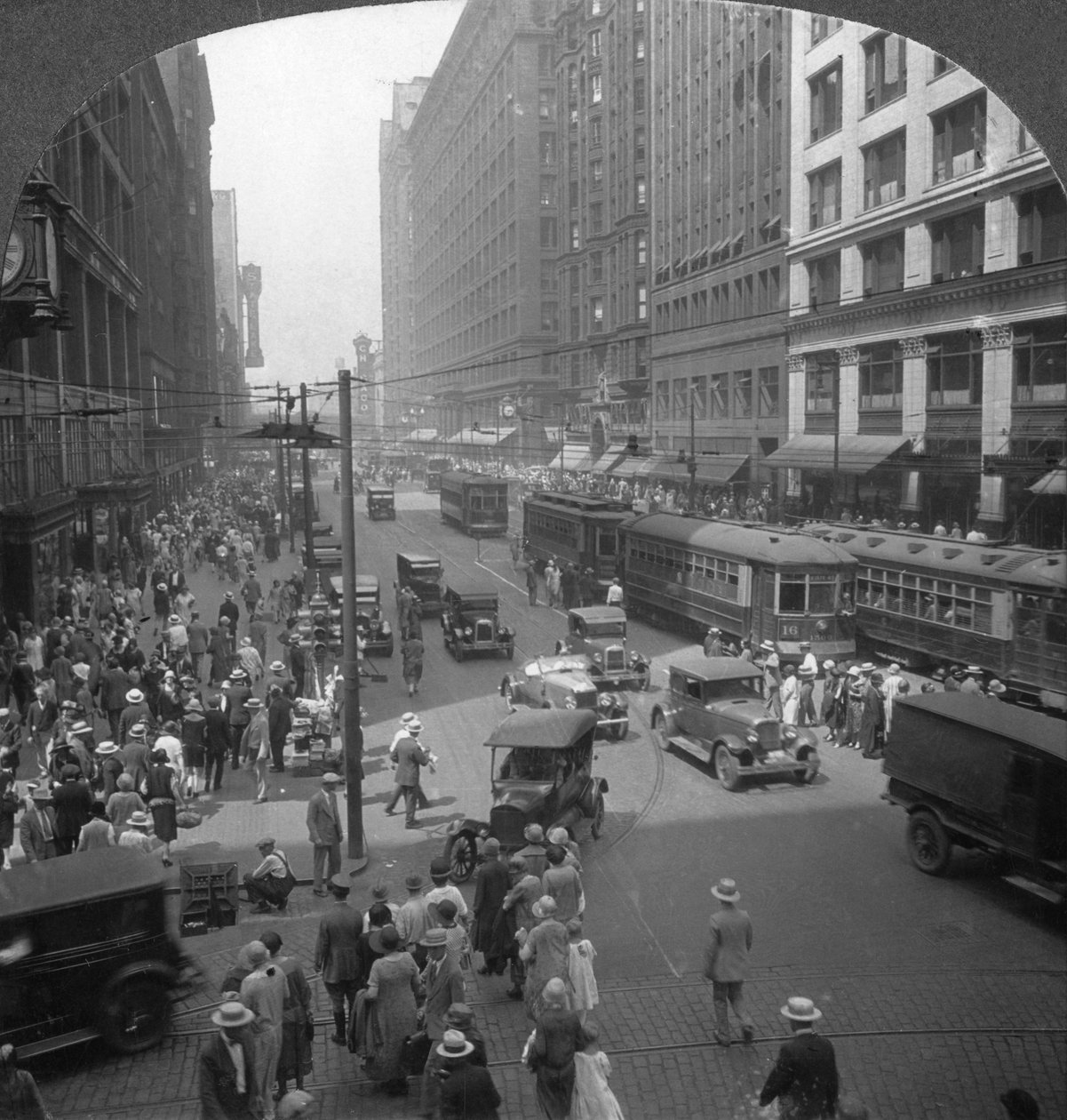 A State Street bevásárlónegyedének szívében, Chicago állam Illinois államában, az Egyesült Államokban, a XX. század elején alkotó: Keystone View Company