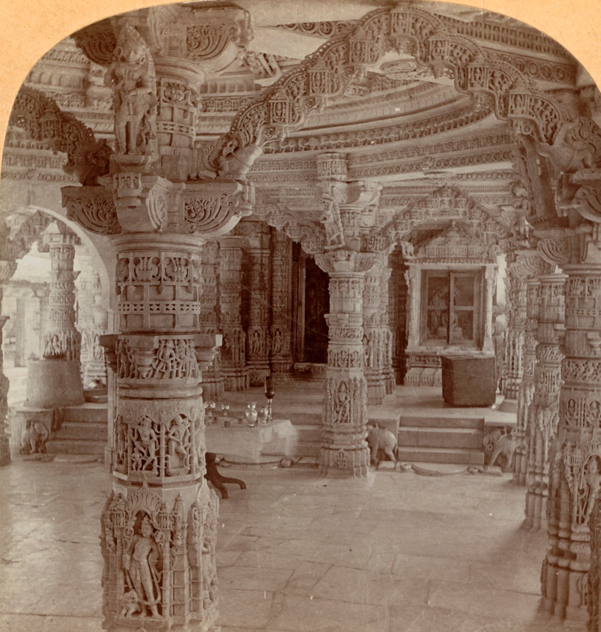 Belső tér, Dilwara templom, Abu-hegy, India, 1901. alkotó: Keystone View Company
