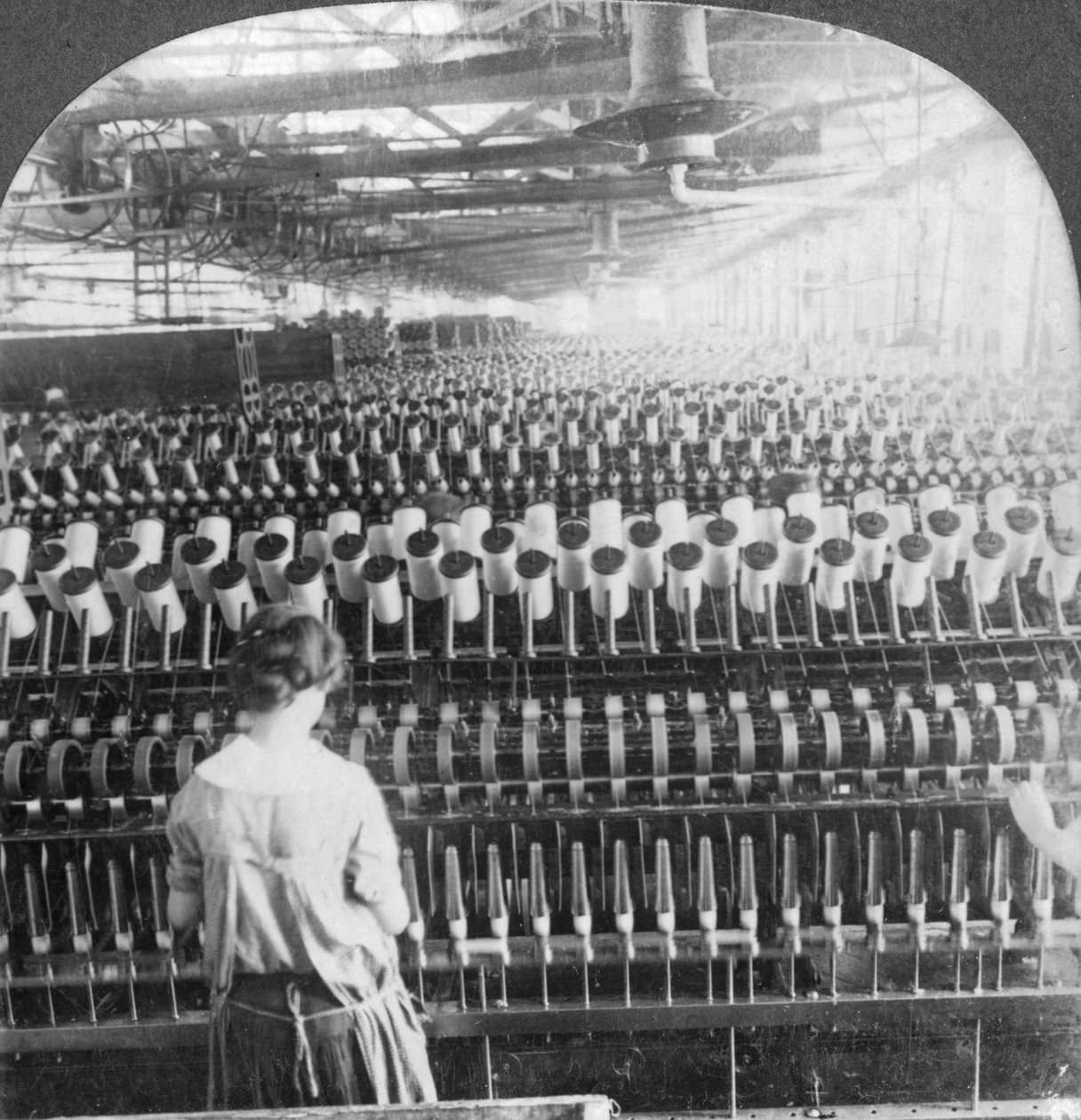 Spinning room, Philadelphia, Pennsylvania, USA, 19. század vége vagy 20. század eleje alkotó: Keystone View Company