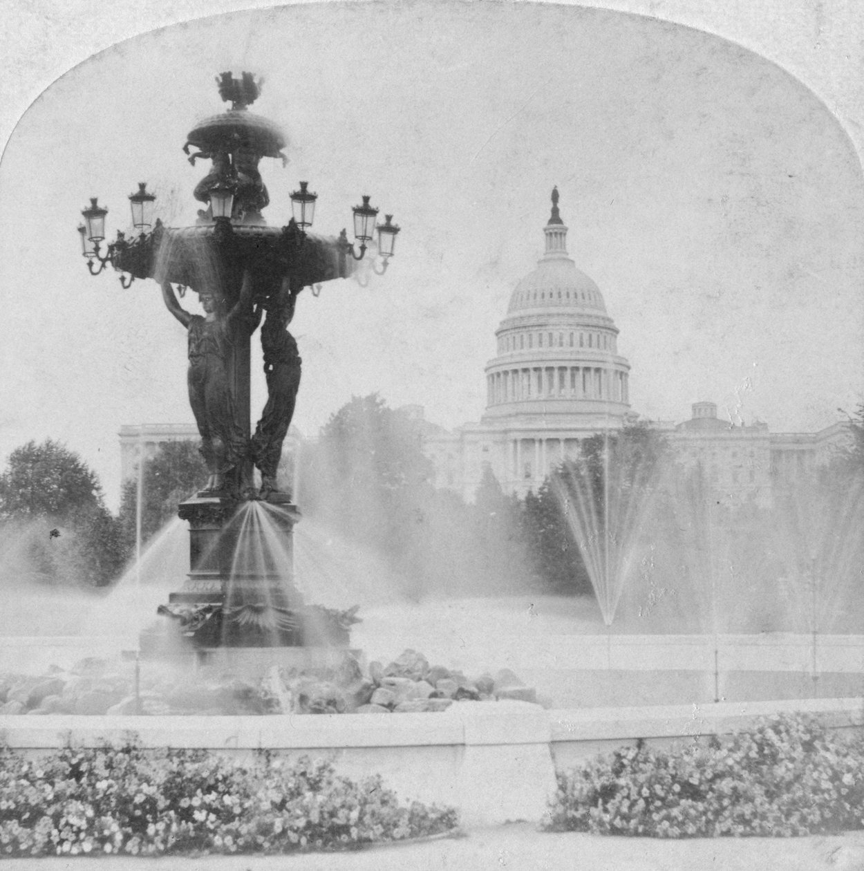 A Bartholdi-kút és a Capitolium, Washington DC, USA, 19. század vége vagy 20. század eleje alkotó: Kilburn Brothers