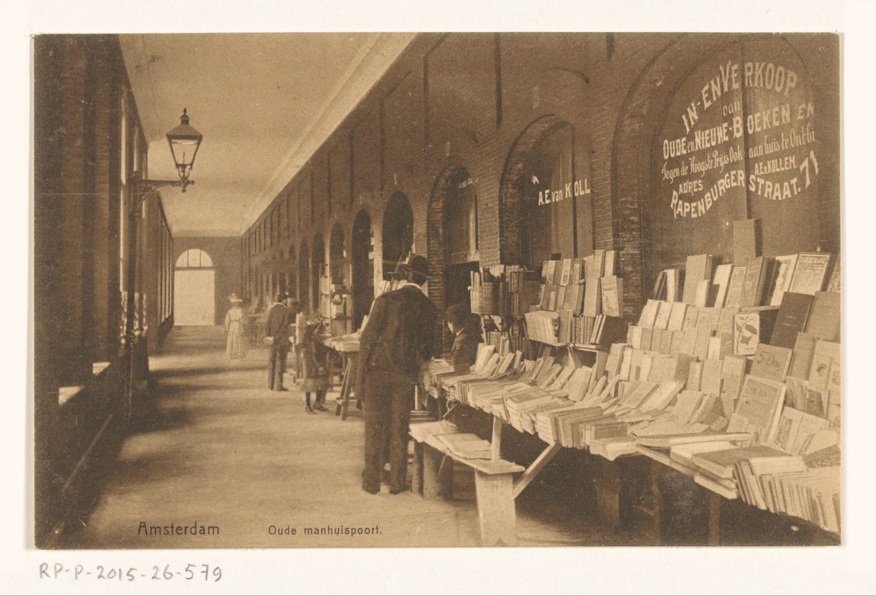 Aaron Eliazer van Kollem könyvesboltja az Oudemanhuispoortban Amsterdam Old Manhuispoort (cím a tárgyon) alkotó: Knackstedt and Näther
