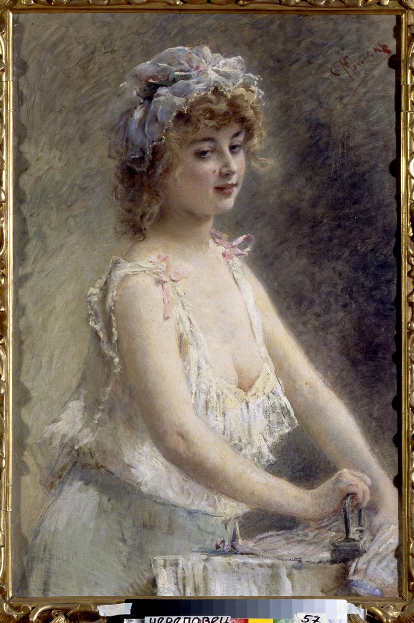 A vasaló. (Női vasalás). Fiatal nő fehérneműben, negligee-t és csipke hálósapkát visel, háztartási feladatot lát el. Konsztantyin Jegorovics Makovszkij (Konsztantin Makovszkij) (1839-1915) festménye, olaj, vászon, 1880 körül. Műv. alkotó: Konstantin Egorovich Makovsky