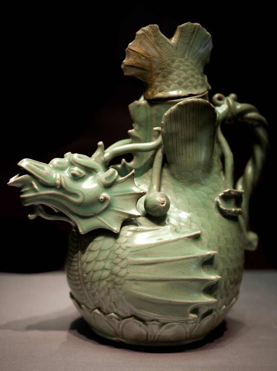 Vízi sárkány kancsó. Celadon alkotó: Korean School