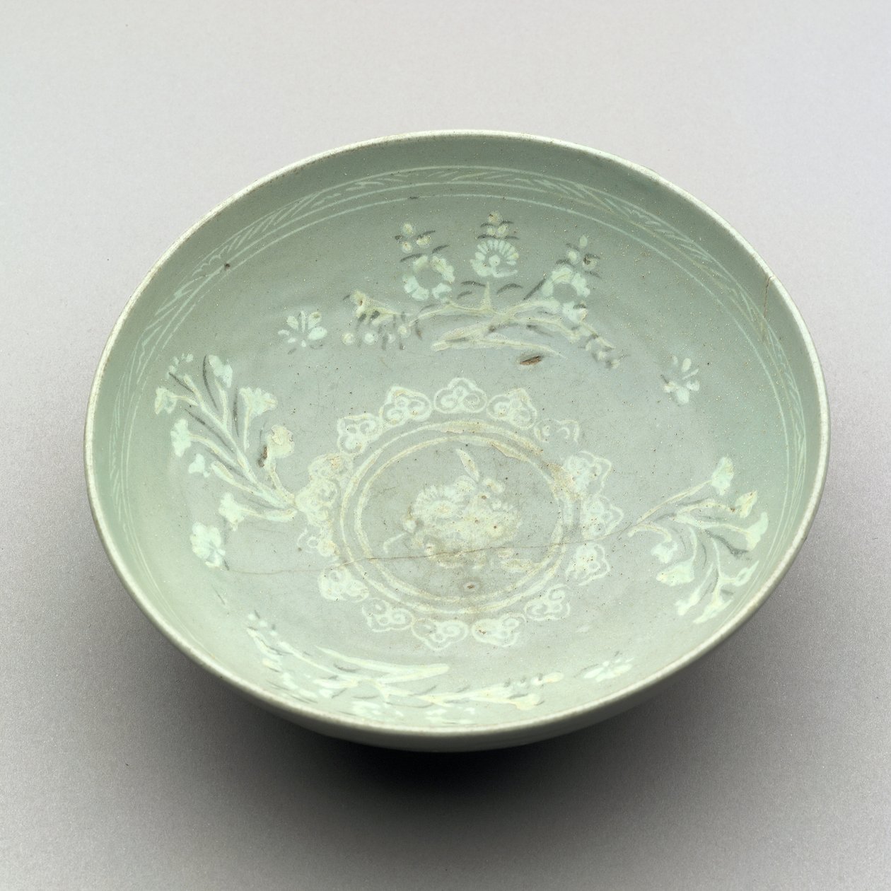 Tál celadon mázzal, 1250-1350 (kerámia) alkotó: Korean School