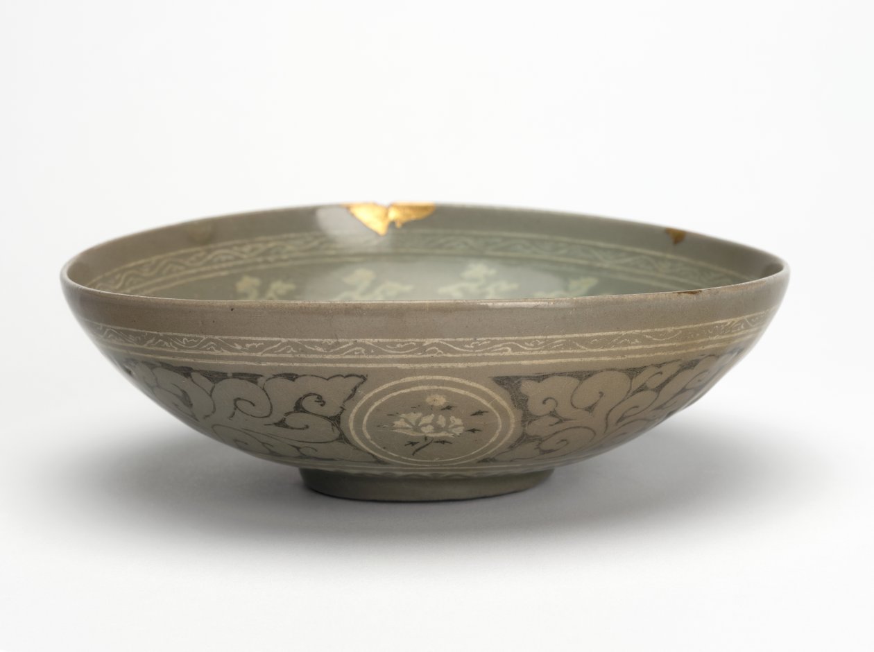 Tál darukkal és felhőkkel, 1150-1200 körül (celadon-mázas kőedény) alkotó: Korean School
