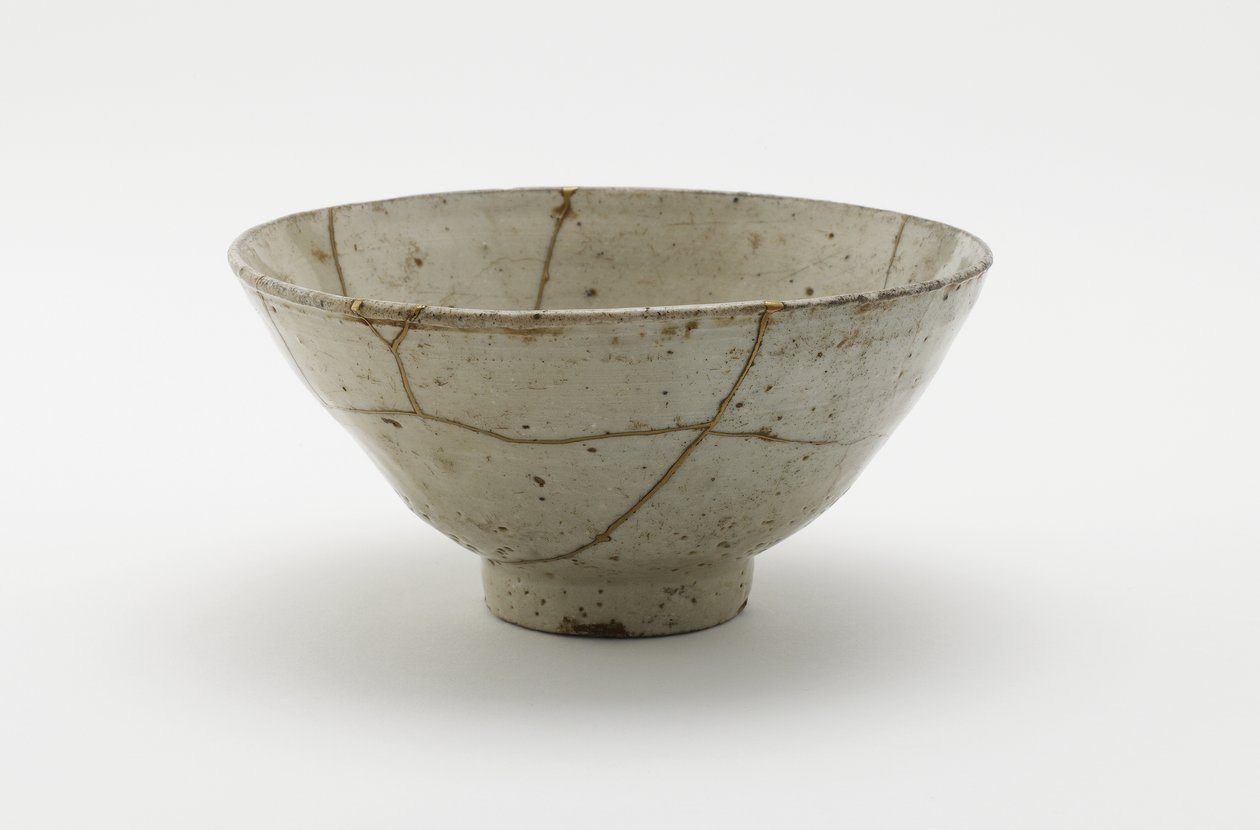 Teástál (koraijawan), 16. század második fele (porcelán átlátszó, halványkék mázzal, aranylakk javítással) alkotó: Korean School