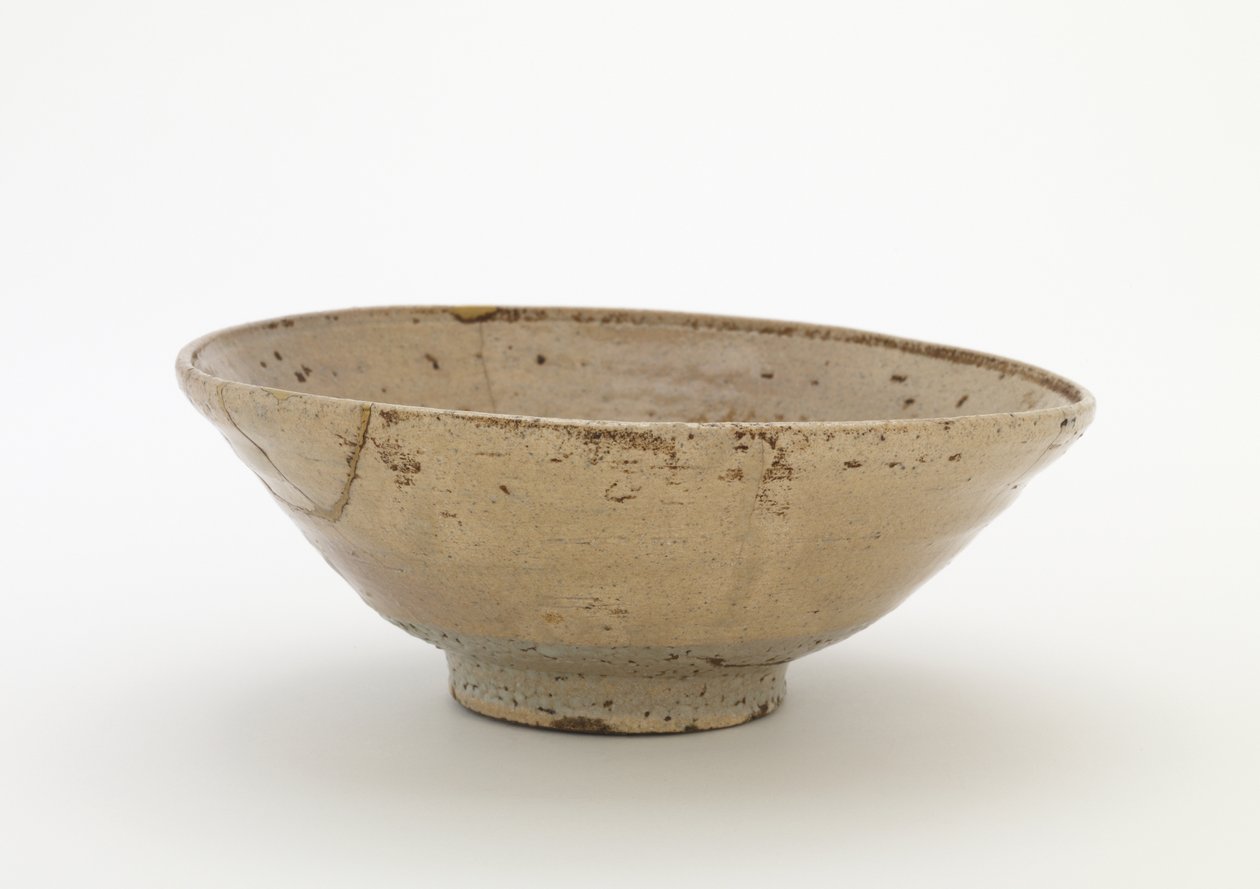 Teástál, Idowaki típusú, Teástál (koraijawan), 16-17. század második fele (kőedény, üvegtelen porcelán, átlátszatlan mázzal, aranylakk javítással) alkotó: Korean School