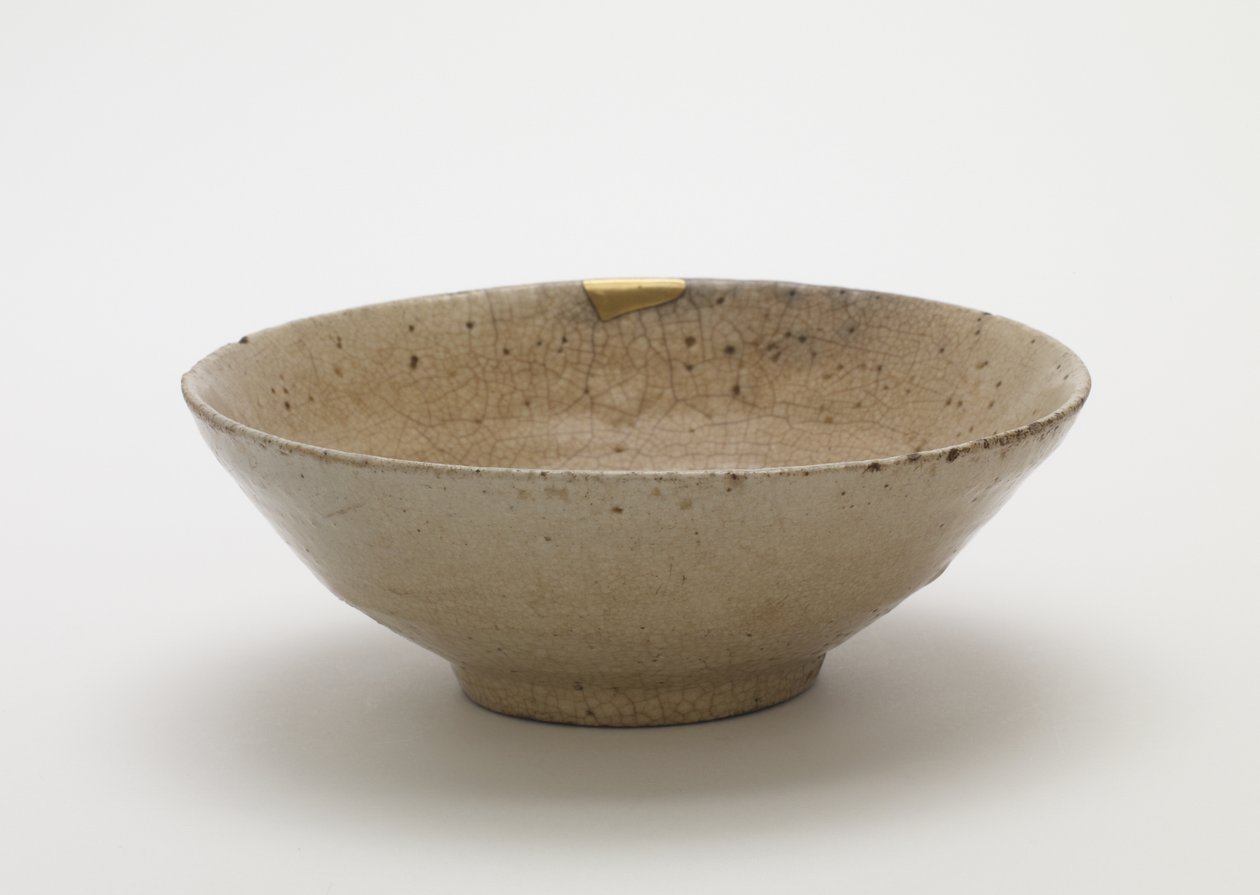 Teástál, 16. század második fele (kőedény, üvegtelen porcelán, átlátszó mázzal, aranylakk javítással) alkotó: Korean School