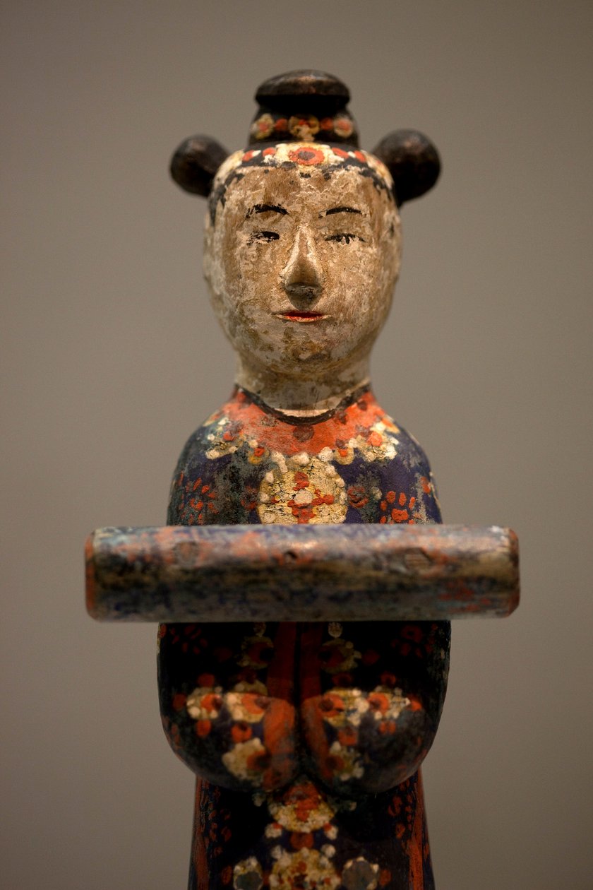 Sír dekoratív alakja. Polikróm faragott fa, késő Joseon (Choson) korszak alkotó: Korean School