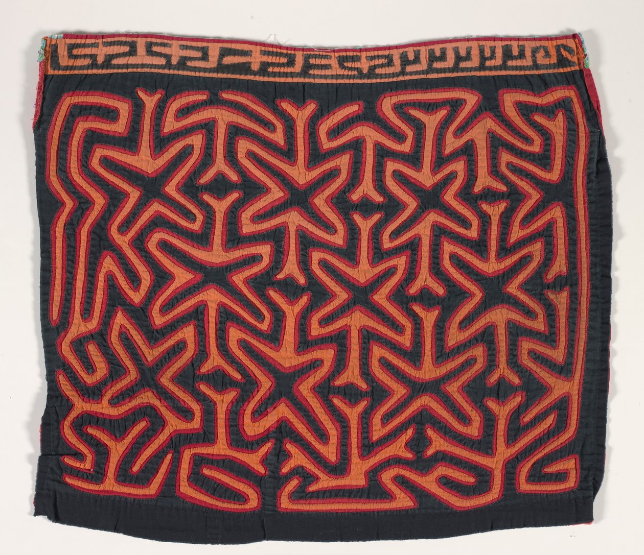 Shirt Panel (mola), 1950 körül (rátétes pamut) alkotó: Kuna Indian Culture