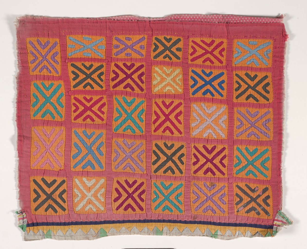 Ing panel (mola) (ratasztott pamut) alkotó: Kuna Indian Culture