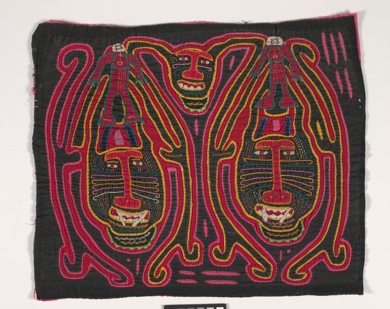 Ing panel (mola) (ratasztott pamut) alkotó: Kuna Indian Culture