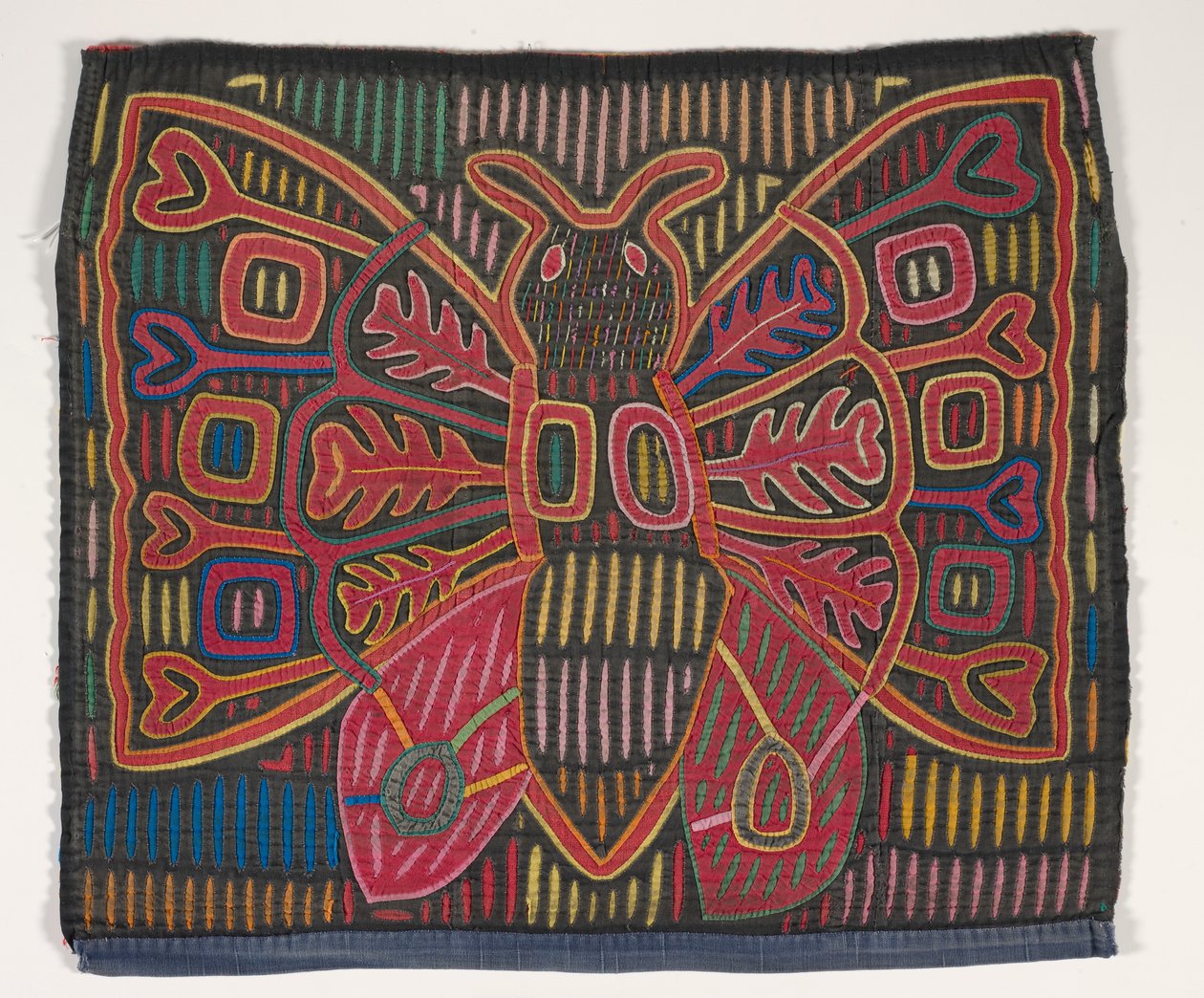 Ing panel (mola) (ratasztott pamut) alkotó: Kuna Indian Culture