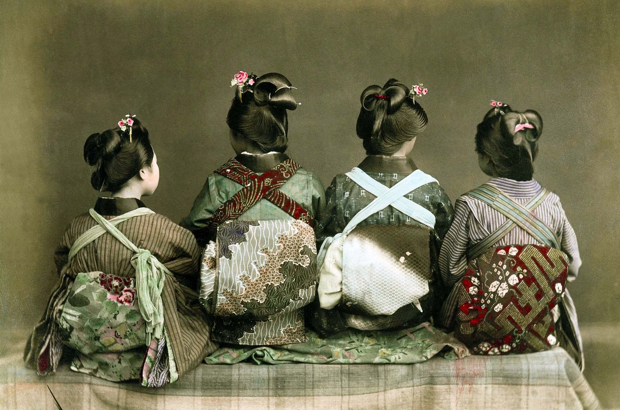 Női táncosok, 1890 körül alkotó: Kusakabe Kimbei