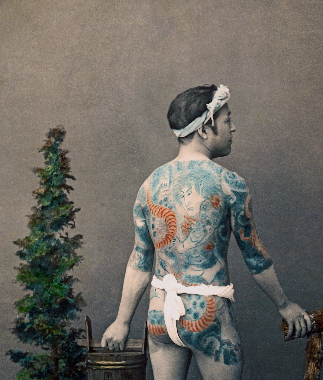 Tetovált japán Betto-vőlegény, 1880 körül (kézzel színezett albumin nyomat) alkotó: Kusakabe Kimbei