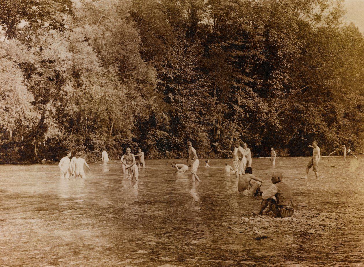 Album az első világháborúról Friuli-Venezia Giuliában: katonák fürdőzés közben a Natisone folyóban Premariaccóban, Udine, Olaszország (f/w fotó) alkotó: L. Verdiani
