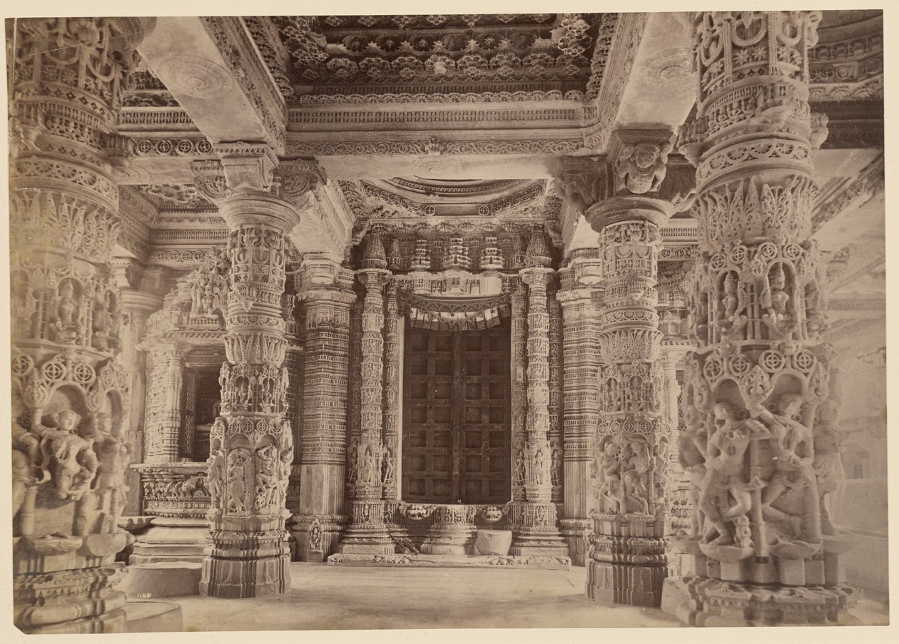 Ajtó és felső pillérek, Delwara templom, Mount Abu alkotó: Lala Deen Dayal