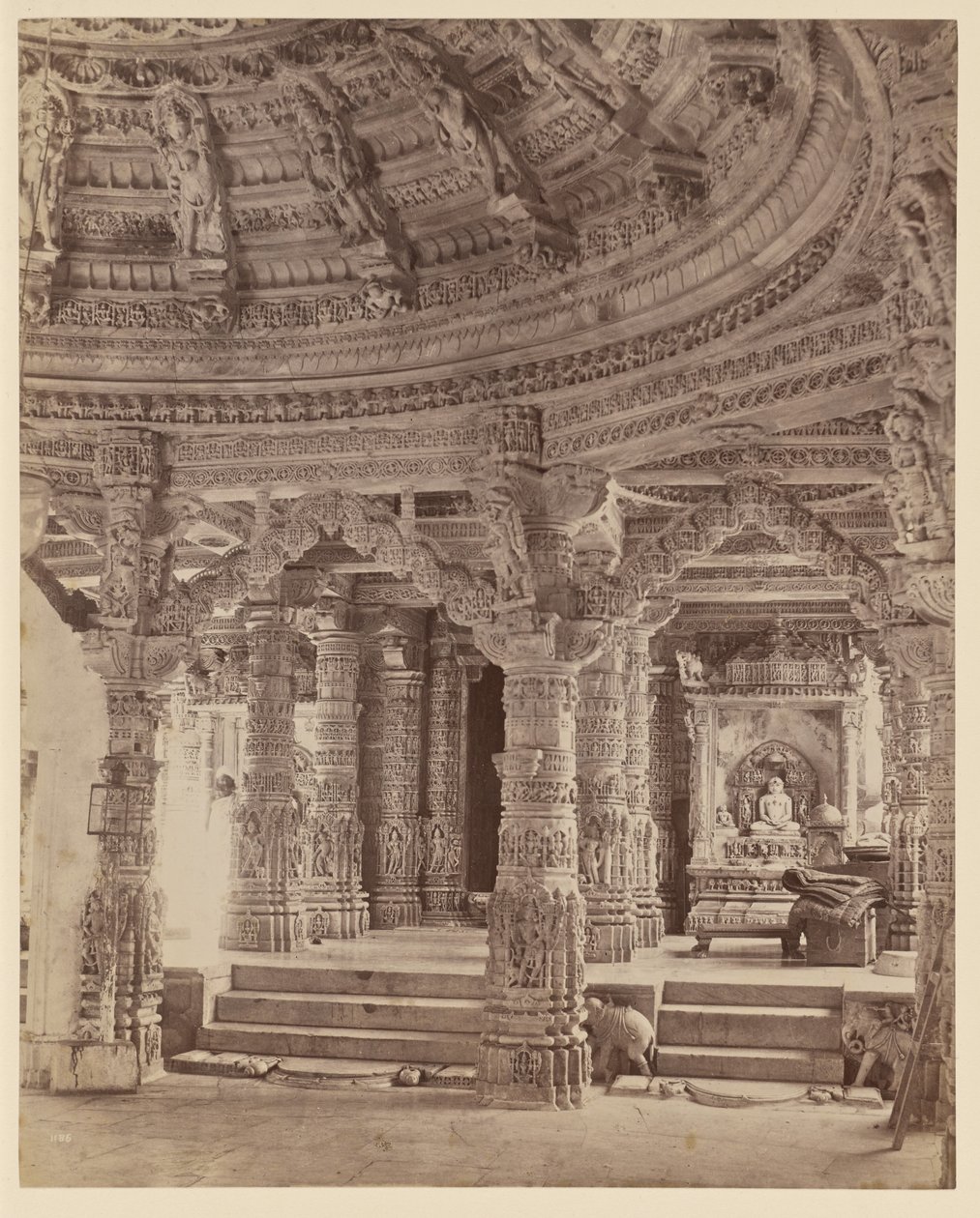 A Delwara templom belseje, oszlopok és kupola, Mount Abu alkotó: Lala Deen Dayal