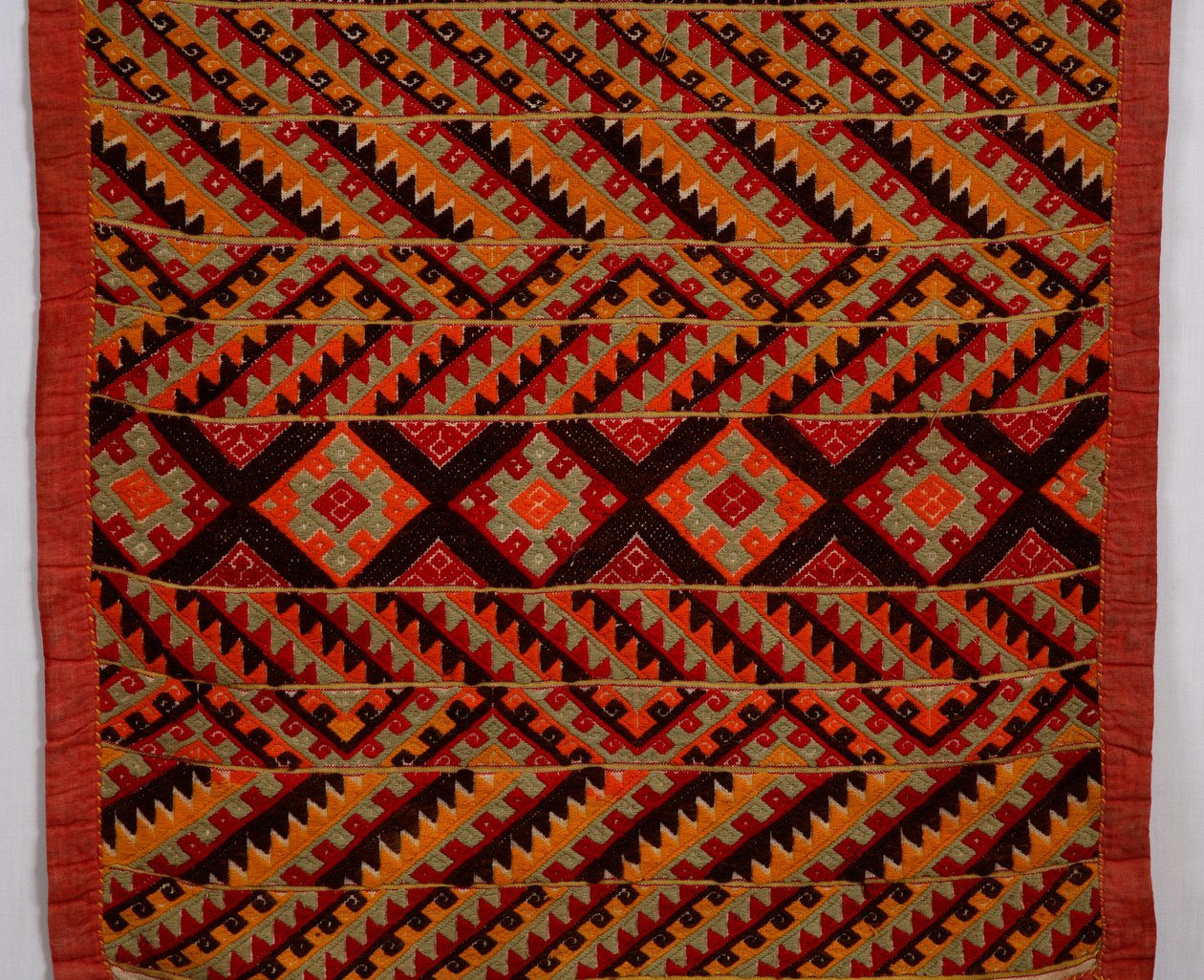 Szövetkialakítás (textil) alkotó: School Laotian