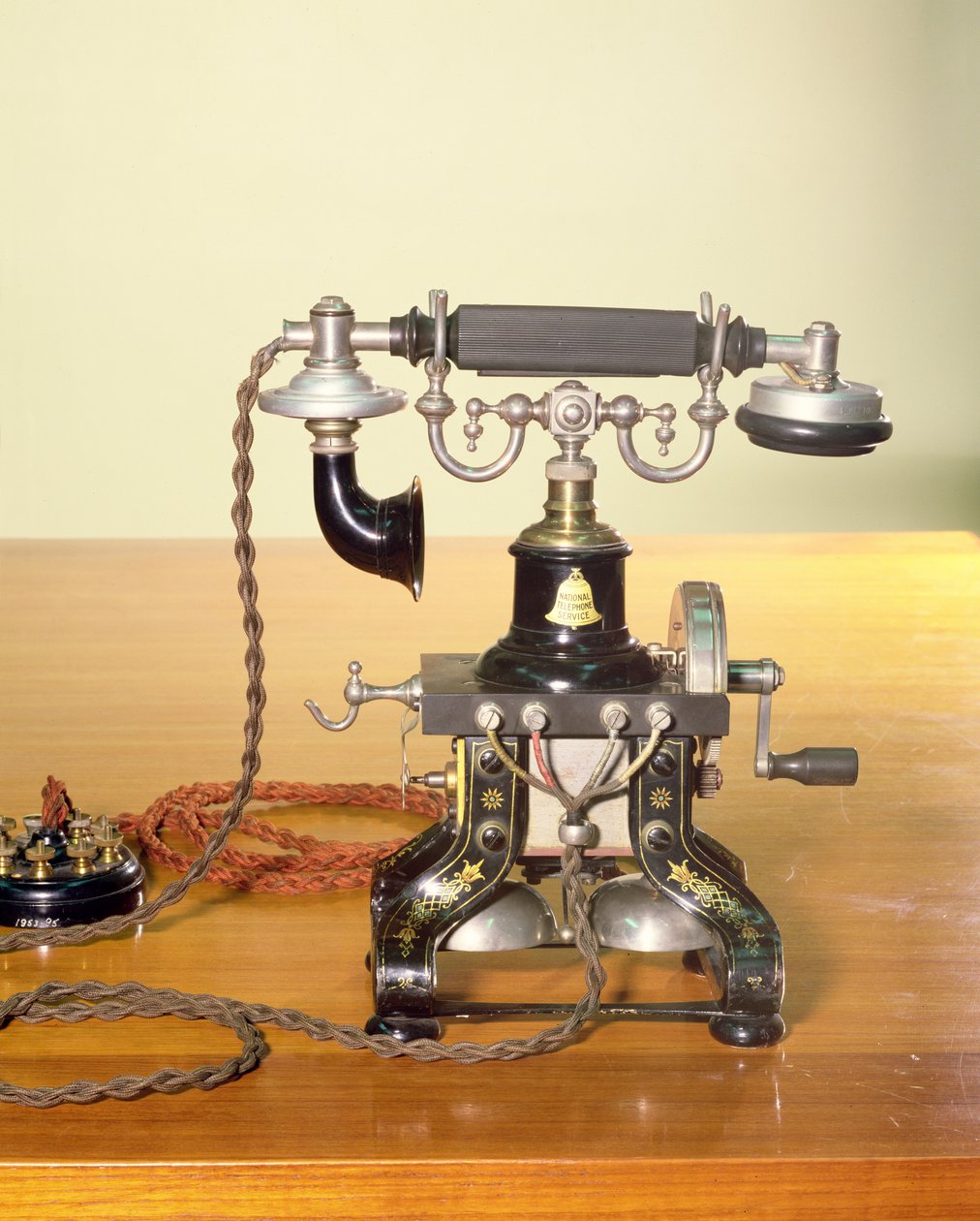 Ericsson telefon, 1890 (vegyes média) alkotó: Lars Magnus Ericsson
