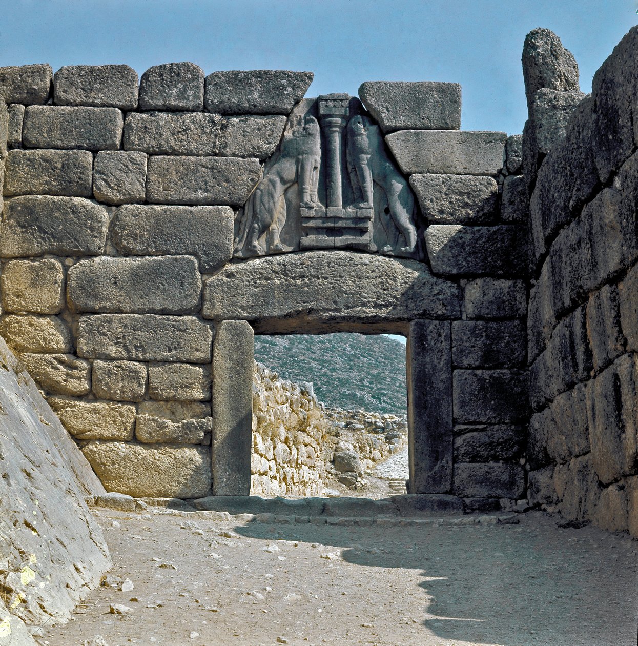 Az Oroszlánok Kapuja: Mükénész ősi városának helyszíne, a peloponnészoszi (Kr.e. 1500-1100) Görögország alkotó: Late Helladic Period Mycenaean