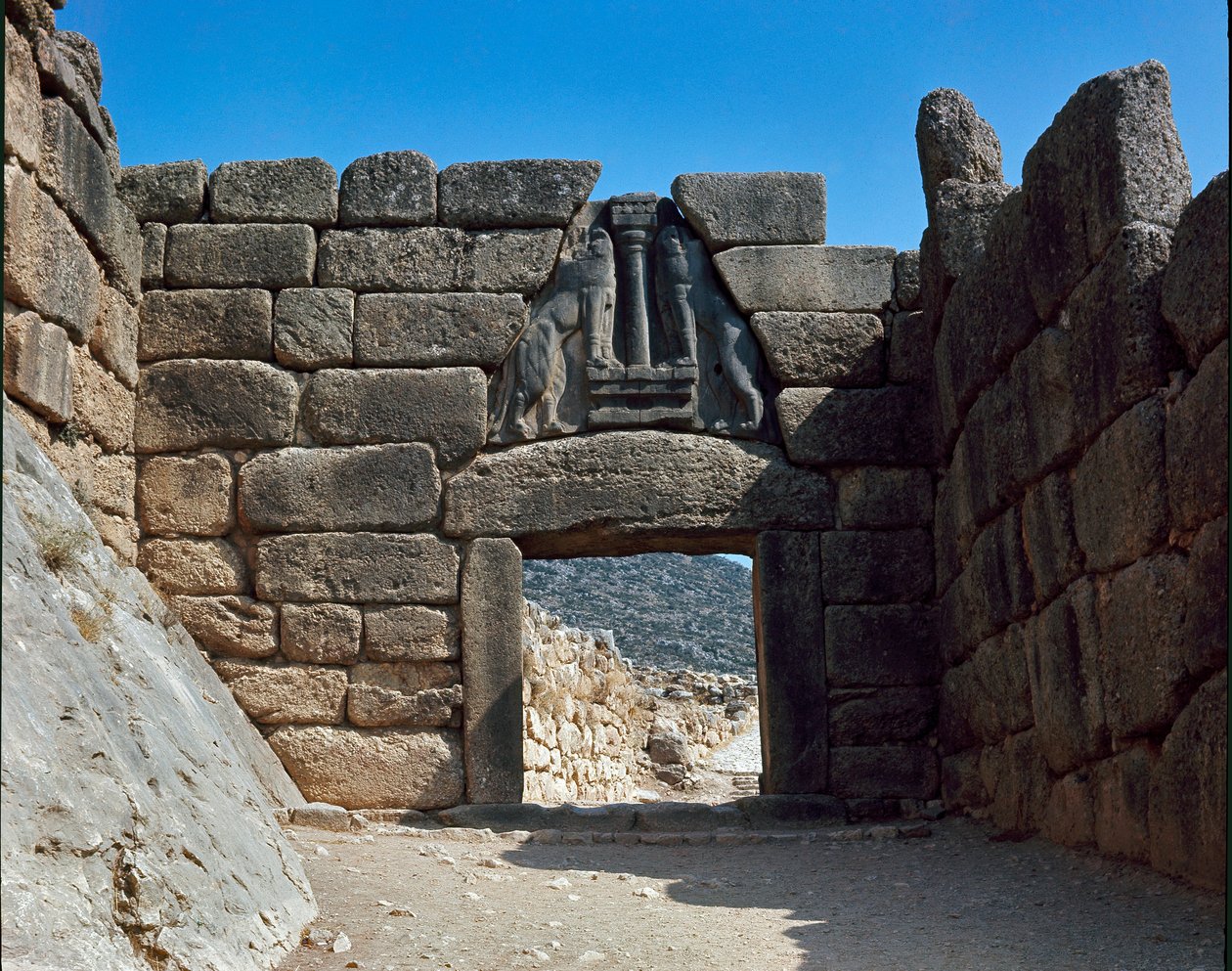 Az Oroszlánok Kapuja: Mükénész ősi városának helyszíne, a peloponnészoszi (Kr.e. 1500-1100) Görögország alkotó: Late Helladic Period Mycenaean
