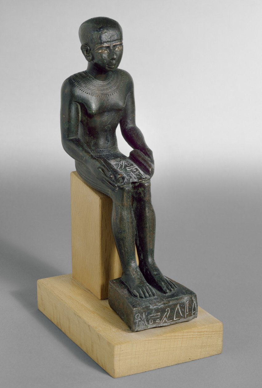 Imhotep isten szobra, rézzel és arannyal (bronz) kirakott szemek alkotó: Late Period Egyptian