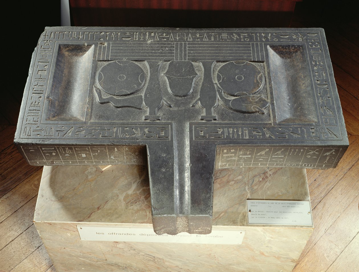 Hor-ir-aa fogadalmi táblája, Saite (bazalt) alkotó: Late Period Egyptian