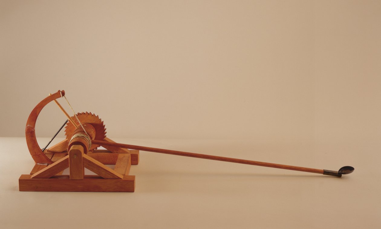 Modellrekonstrukció da Vinci katapulthoz (fa, fém és húr) alkotó: Leonardo da Vinci
