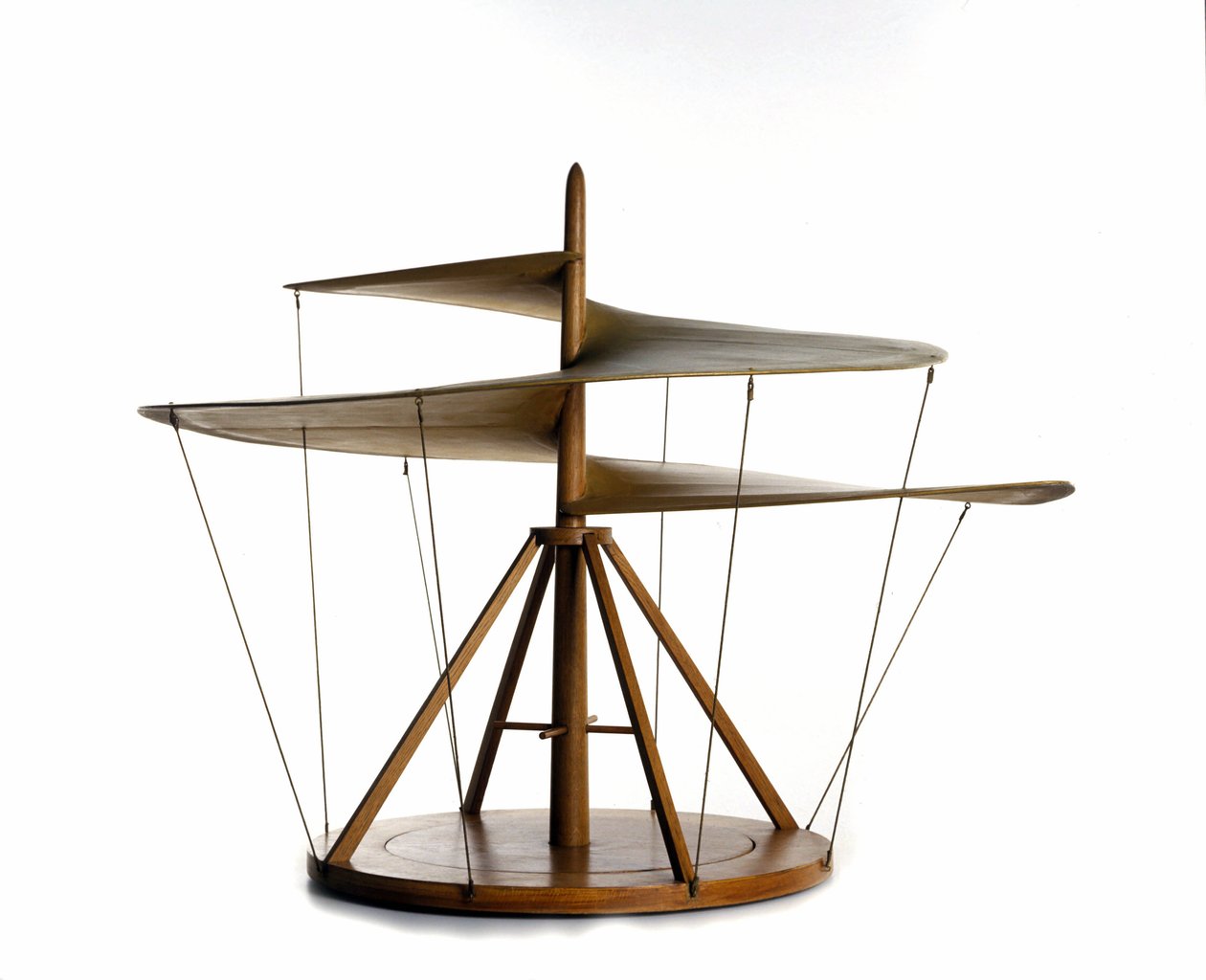 Leonardo da Vinci (Leonardo da Vinci) rajzából készült légcsavar modellje, repülő gép, helikopter őse - Leonardo da Vinci Tudományos és Technológiai Múzeuma, Milánó alkotó: Leonardo da (after) Vinci