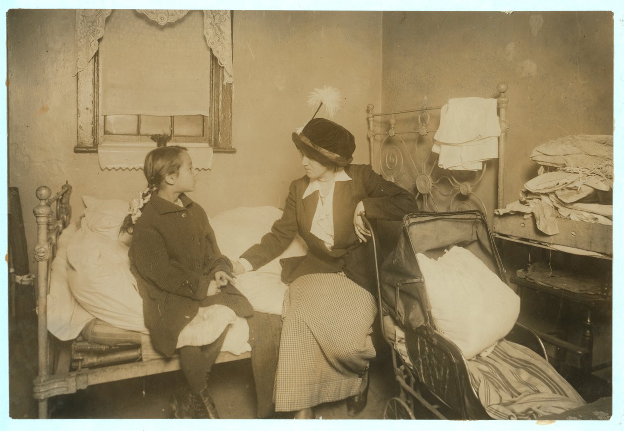 A nyomozó Ida Listtel beszélget, 124 Ridge Street, New York, 1913. szeptember 16. alkotó: Lewis Wickes Hine