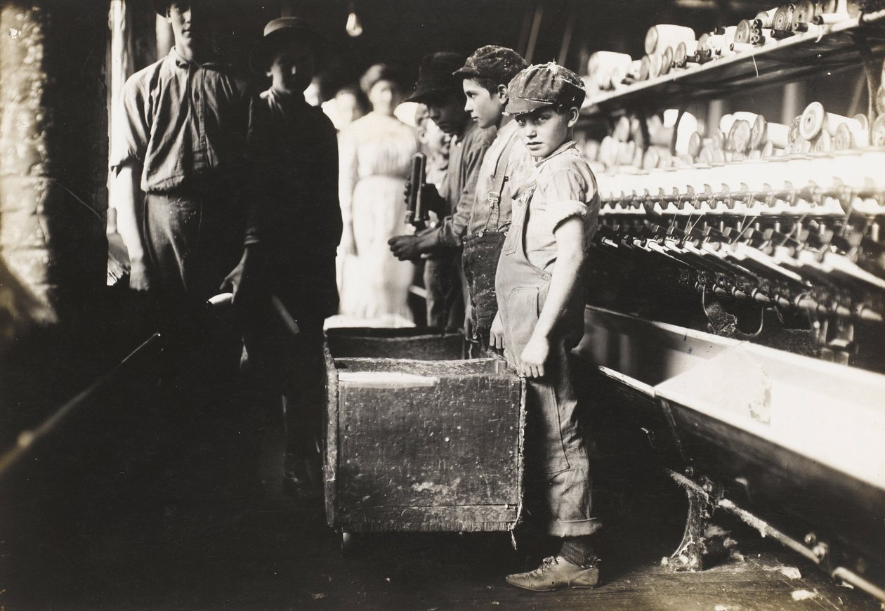 Fiatal Doffers az Elk Cotton Mills -ben, Fayetteville, Tennessee alkotó: Lewis Wickes Hine