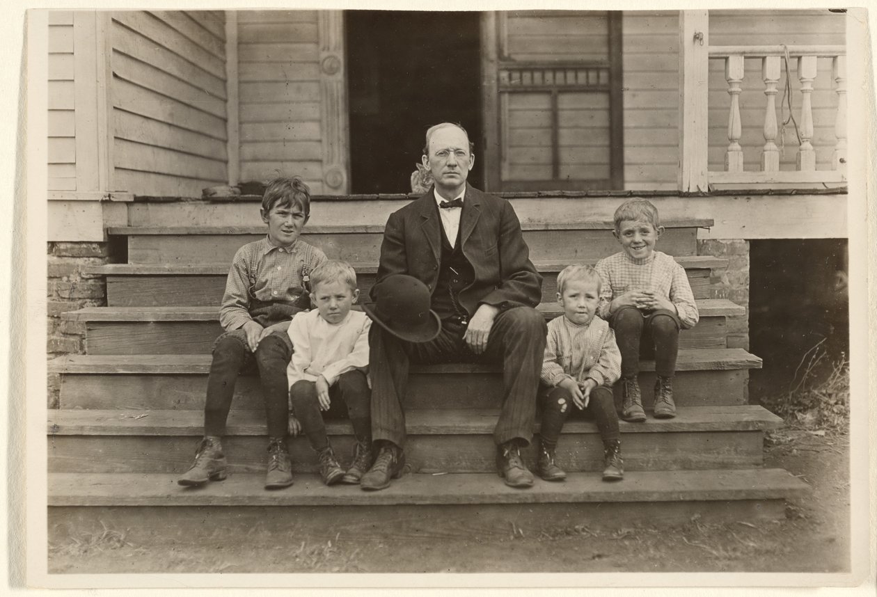 [Mr. Smith, felügyelő Wylie Millben, négy gyerekkel, Chester, Dél-Karolina] alkotó: Lewis W. Hine