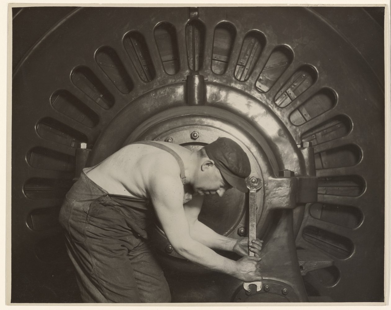 Erőműszerész. alkotó: Lewis W. Hine