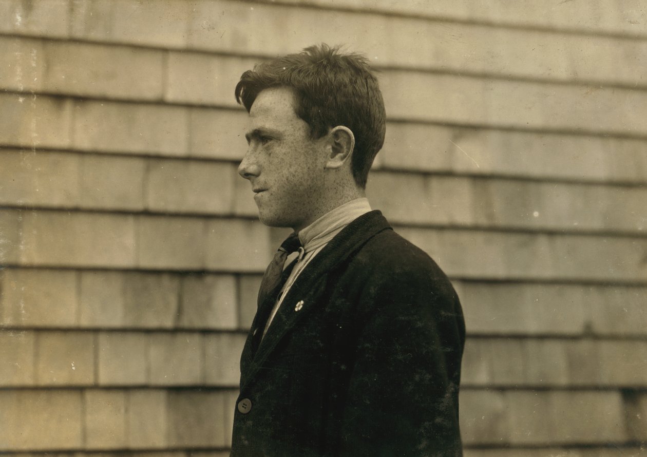 A 15 éves James Cooney, ír bevándorló a Massachusetts állambeli Fall Riverben... alkotó: Lewis Wickes Hine