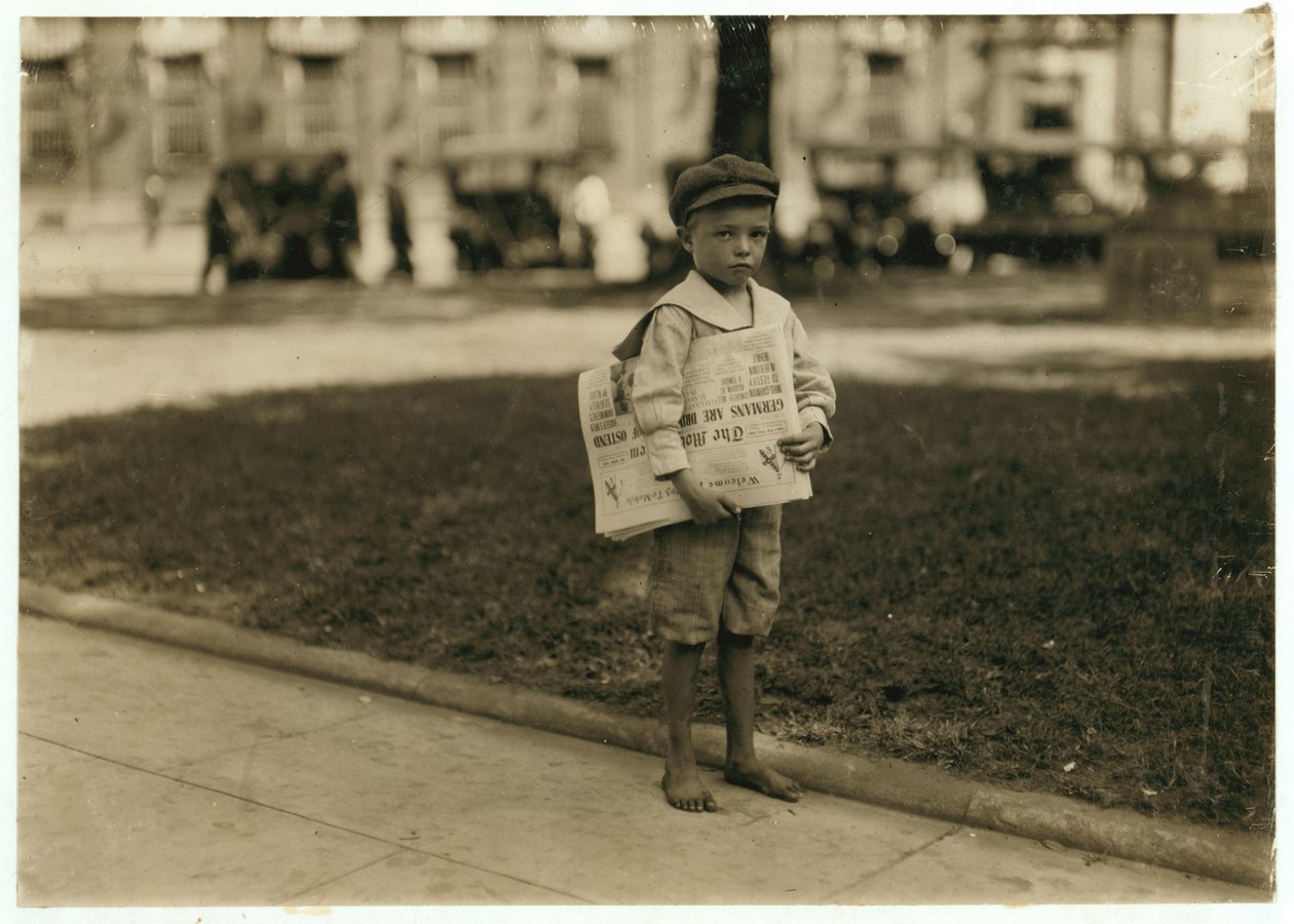 7 éves újságíró Ferris Mobile-ban, Alabama, 1914 alkotó: Lewis Wickes Hine