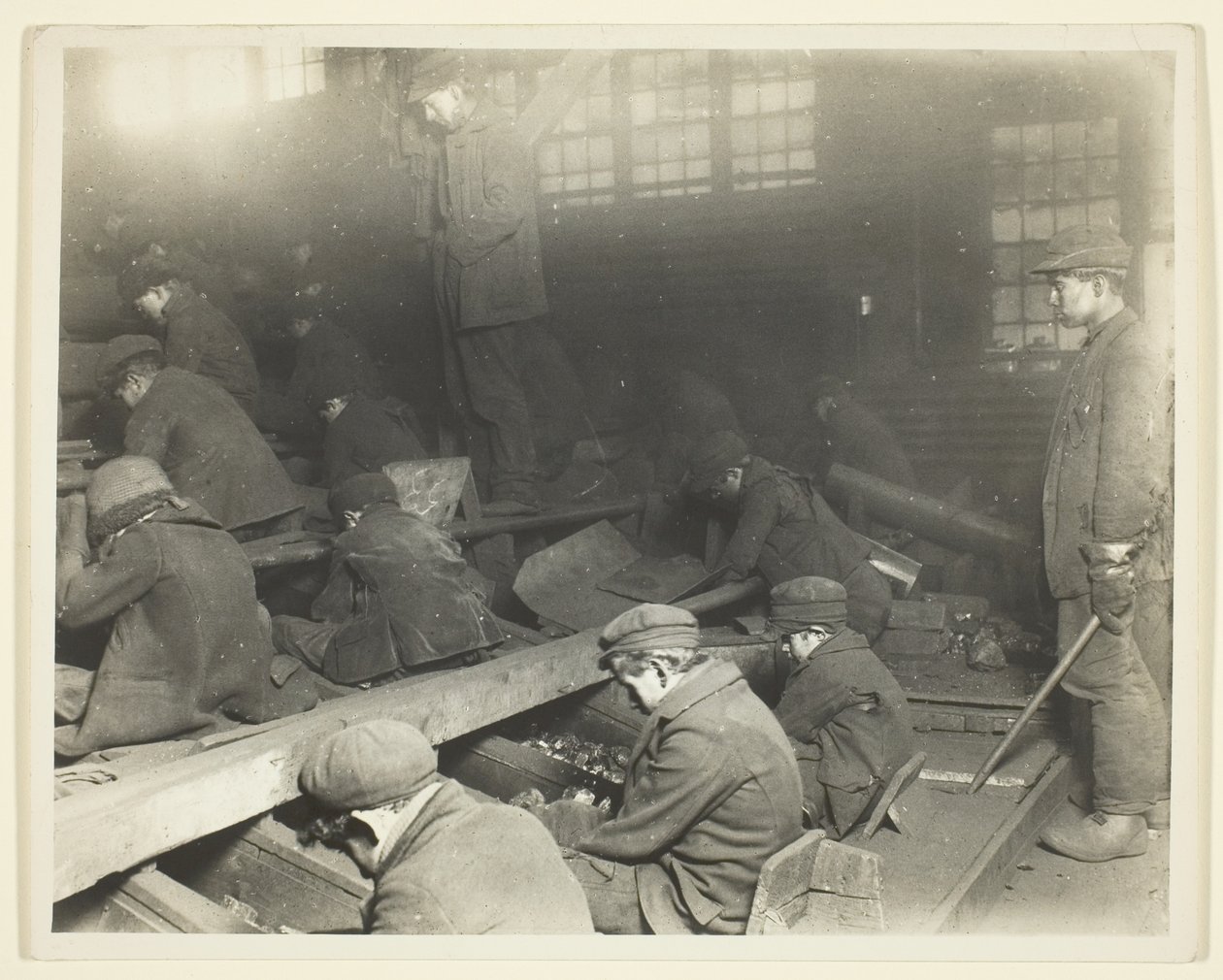 Munkások látványa a Pennsylvania Coal Company Ewen Breakerében alkotó: Lewis Wickes Hine