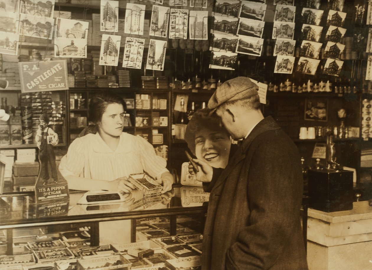Egy tizennégy éves árus egy szivarüzletben Bostonban, Massachusetts államban alkotó: Lewis Wickes Hine