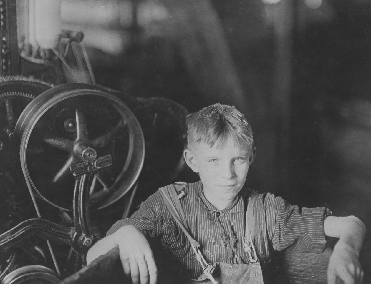 Egy fiatal lengyel fonó a Quidwick Co. Mill-ben. Anthony, R. I 1909 alkotó: Lewis Wickes Hine