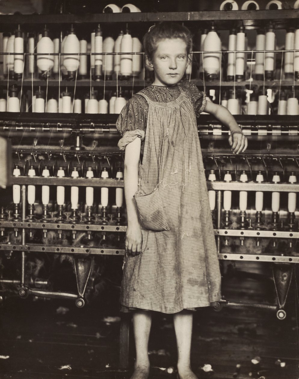 Addie Card, 12 éves. Fonó a pamutgyárban, North Pownal, Vermont alkotó: Lewis Wickes Hine