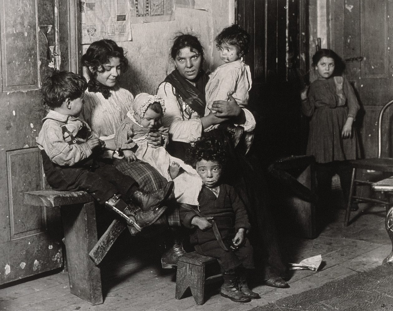 Egy olasz otthon a chicagói Hull House közelében, 1910 alkotó: Lewis Wickes Hine