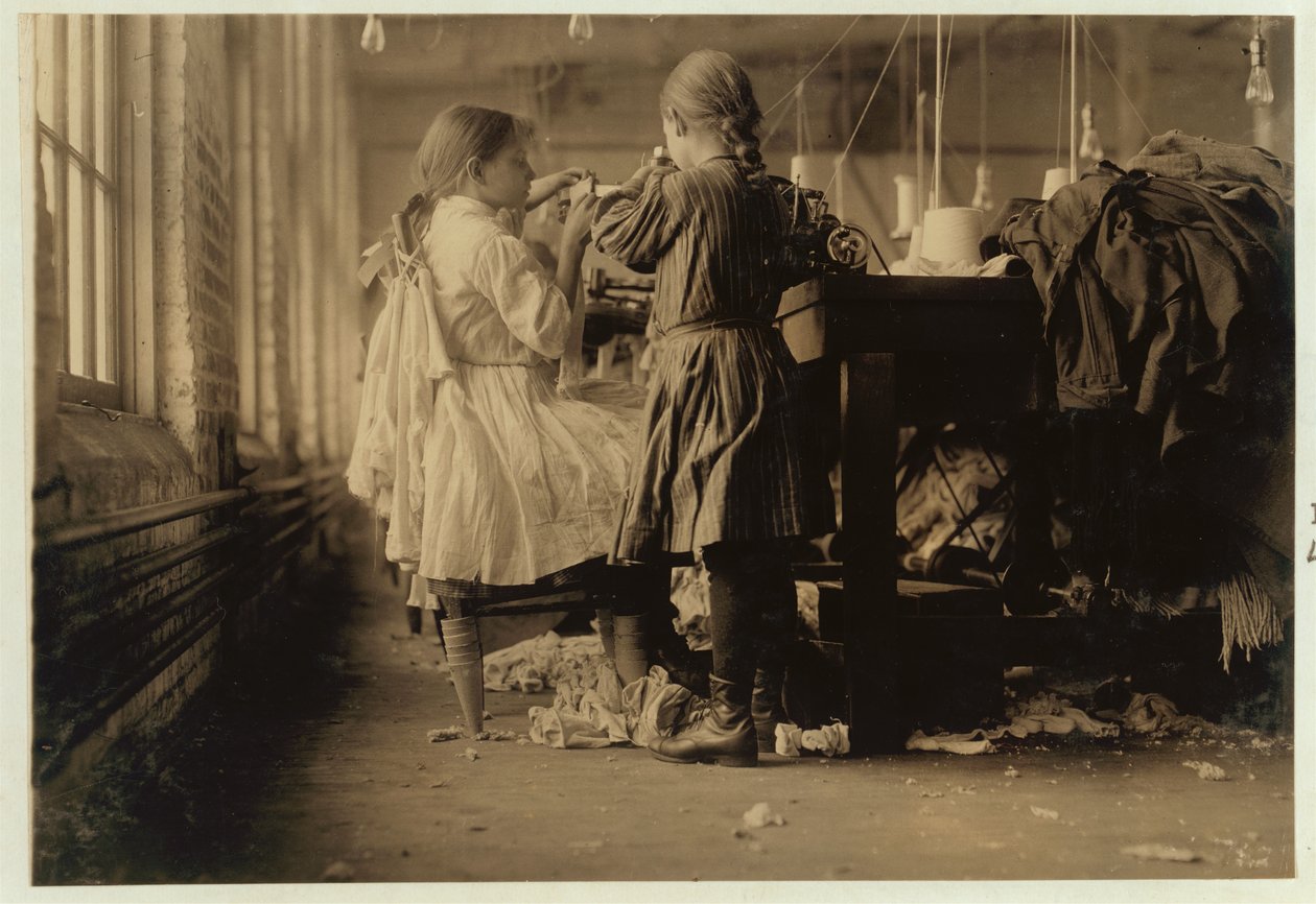 Gyermek raveller és hurkapáltató a Loudon Hosiery Millsben, Tennessee, 1910 alkotó: Lewis Wickes Hine