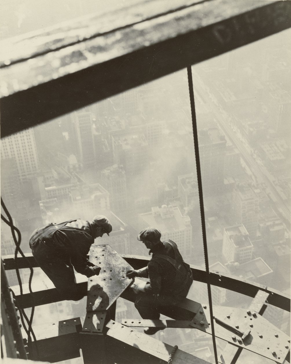 Empire State Building, New York, 1931 alkotó: Lewis Wickes Hine