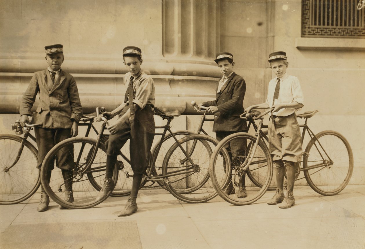 Western Union Messengers csoport Norfolkban, Virginia államban, 1911 alkotó: Lewis Wickes Hine